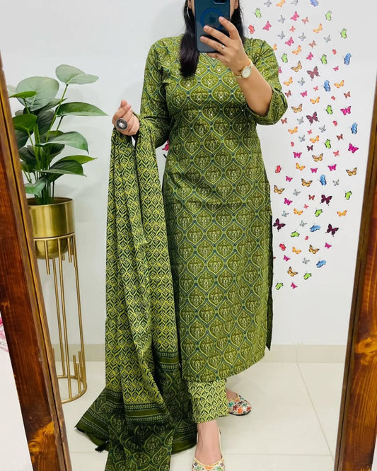 Women Beautiful Pure Cotton Green Kurta Pant With Dupatta Set