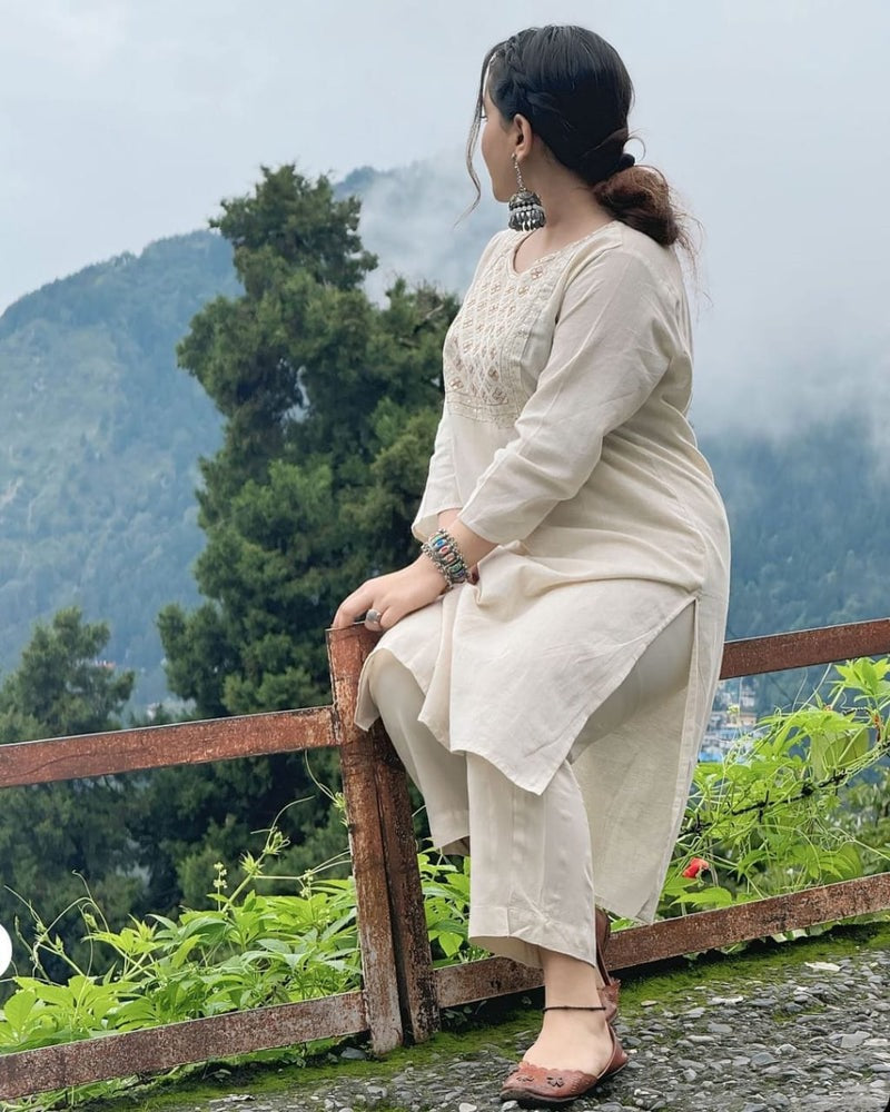Off White Embroidered Cotton Kurta And Pant Setaã 